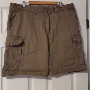 Izod shorts men's size 42 brown cargo shorts worn Summer